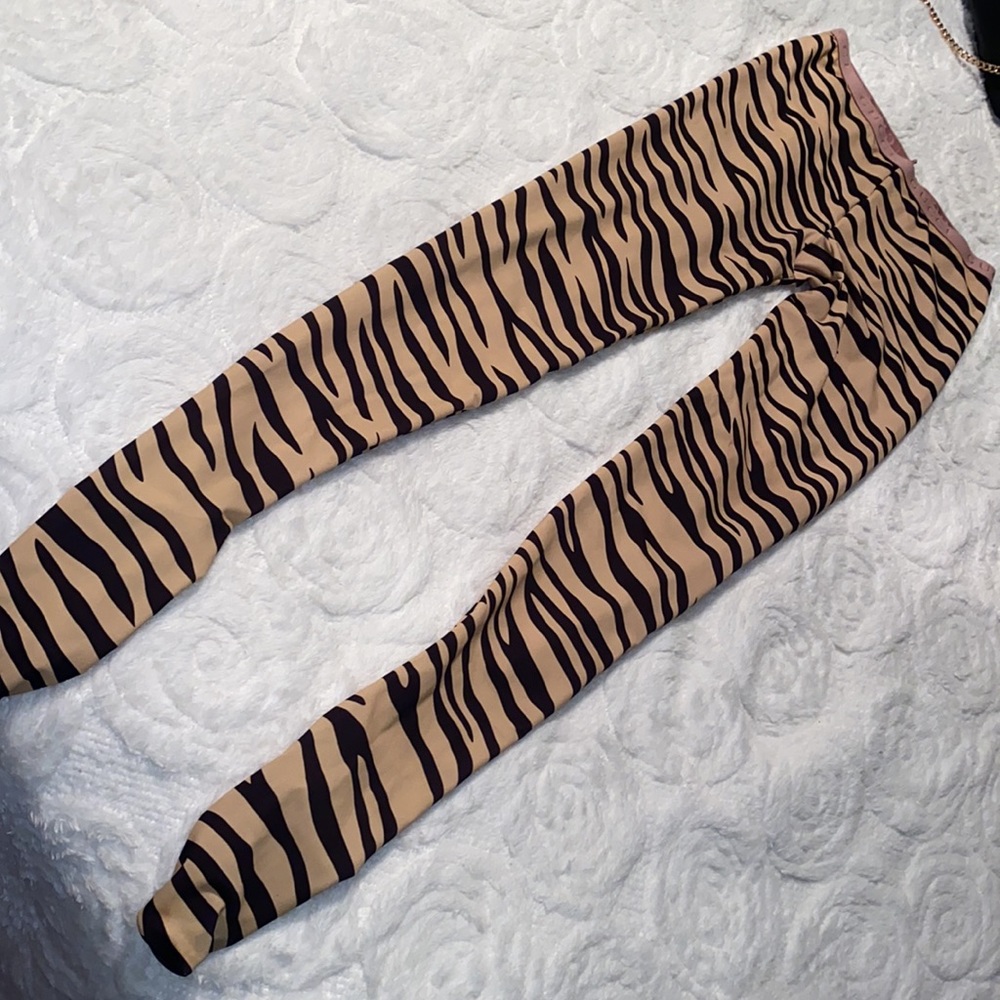 Gucci Women's Yellow And Black Printed Tights